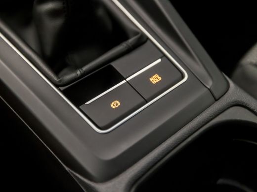 Volkswagen GOLF Variant 1.0 TSI Premium (APPLE CARPLAY, GROOT NAVI, ADAPTIVE CRUISE, TREKHAAK ELEKTRISCH, KEYLESS START, ... ActivLease financial lease