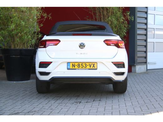 Volkswagen T-Roc 1.5 TSI R-Line | Adaptive Cruise | Blind Spot | CarPlay | Stoelverwarming ActivLease financial lease