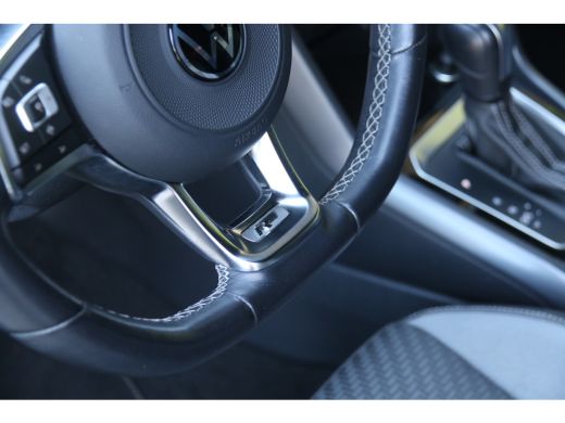 Volkswagen T-Roc 1.5 TSI R-Line | Adaptive Cruise | Blind Spot | CarPlay | Stoelverwarming ActivLease financial lease