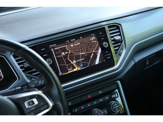 Volkswagen T-Roc 1.5 TSI R-Line | Adaptive Cruise | Blind Spot | CarPlay | Stoelverwarming ActivLease financial lease