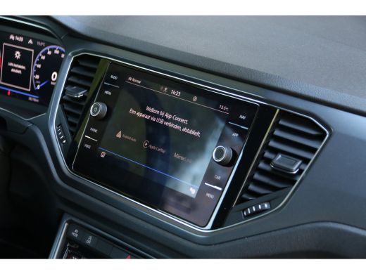 Volkswagen T-Roc 1.5 TSI R-Line | Adaptive Cruise | Blind Spot | CarPlay | Stoelverwarming ActivLease financial lease