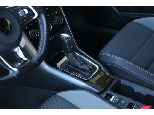 Volkswagen T-Roc 1.5 TSI R-Line | Adaptive Cruise | Blind Spot | CarPlay | Stoelverwarming ActivLease financial lease