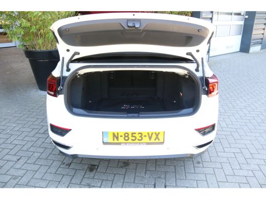 Volkswagen T-Roc 1.5 TSI R-Line | Adaptive Cruise | Blind Spot | CarPlay | Stoelverwarming ActivLease financial lease