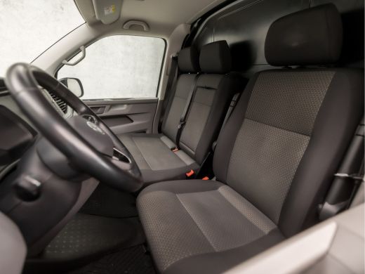 Volkswagen Transporter 2.0 TDI L1H1 28 Highline 150Pk Automaat (APPLE CARPLAY, GROOT NAVI, 3 ZITS, ADAPTIVE CRUISE, PARK... ActivLease financial lease