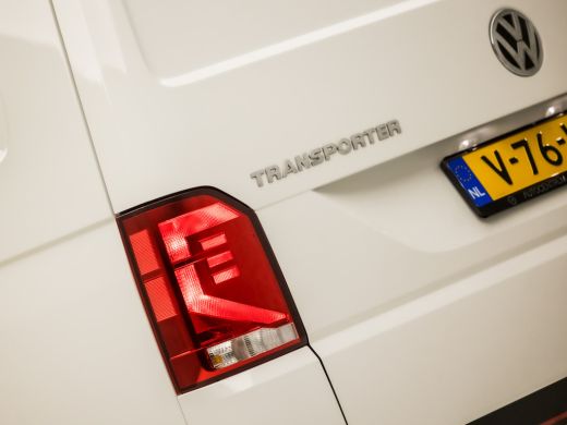 Volkswagen Transporter 2.0 TDI L1H1 28 Highline 150Pk Automaat (APPLE CARPLAY, GROOT NAVI, 3 ZITS, ADAPTIVE CRUISE, PARK... ActivLease financial lease