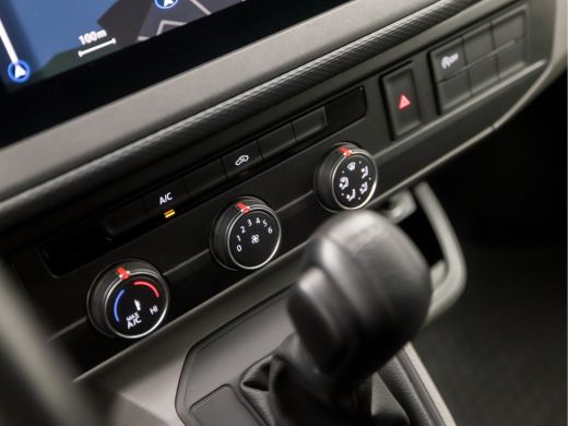 Volkswagen Transporter 2.0 TDI L1H1 28 Highline 150Pk Automaat (APPLE CARPLAY, GROOT NAVI, 3 ZITS, ADAPTIVE CRUISE, PARK... ActivLease financial lease