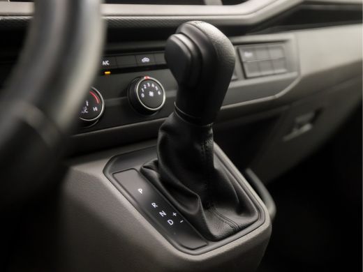 Volkswagen Transporter 2.0 TDI L1H1 28 Highline 150Pk Automaat (APPLE CARPLAY, GROOT NAVI, 3 ZITS, ADAPTIVE CRUISE, PARK... ActivLease financial lease