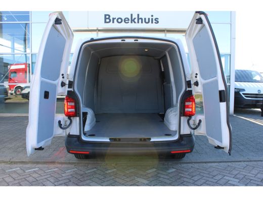 Volkswagen Transporter | Comfortline | L1 | 150 pk | PDC Achter | Betonplex Laadvloer | Navi | Cruise Control | Apple Ca... ActivLease financial lease
