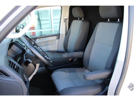 Volkswagen Transporter | Comfortline | L1 | 150 pk | PDC Achter | Betonplex Laadvloer | Navi | Cruise Control | Apple Ca... ActivLease financial lease