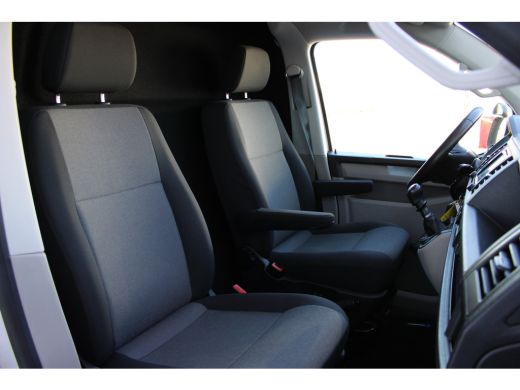 Volkswagen Transporter | Comfortline | L1 | 150 pk | PDC Achter | Betonplex Laadvloer | Navi | Cruise Control | Apple Ca... ActivLease financial lease