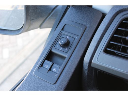 Volkswagen Transporter | Comfortline | L1 | 150 pk | PDC Achter | Betonplex Laadvloer | Navi | Cruise Control | Apple Ca... ActivLease financial lease