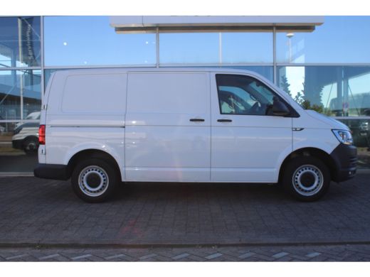 Volkswagen Transporter | Comfortline | L1 | 150 pk | PDC Achter | Betonplex Laadvloer | Navi | Cruise Control | Apple Ca... ActivLease financial lease