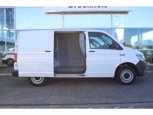 Volkswagen Transporter | Comfortline | L1 | 150 pk | PDC Achter | Betonplex Laadvloer | Navi | Cruise Control | Apple Ca... ActivLease financial lease