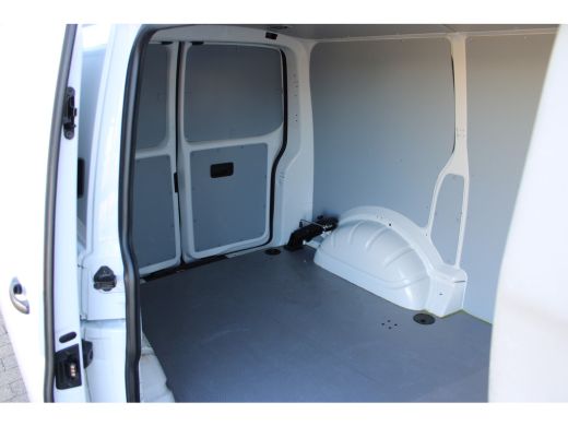 Volkswagen Transporter | Comfortline | L1 | 150 pk | PDC Achter | Betonplex Laadvloer | Navi | Cruise Control | Apple Ca... ActivLease financial lease