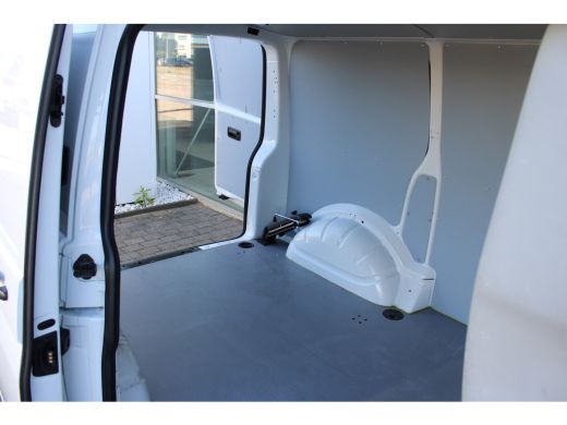 Volkswagen Transporter | Comfortline | L1 | 150 pk | PDC Achter | Betonplex Laadvloer | Navi | Cruise Control | Apple Ca... ActivLease financial lease