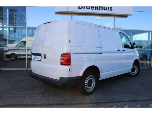 Volkswagen Transporter | Comfortline | L1 | 150 pk | PDC Achter | Betonplex Laadvloer | Navi | Cruise Control | Apple Ca... ActivLease financial lease