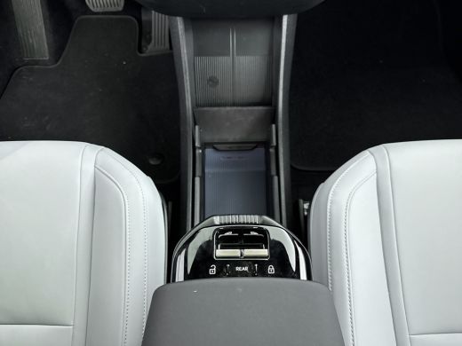 Volvo  EX30 Twin Motor Performance Ultra 69 kWh | 20 Inch LM | Stoel + Stuurverwarming | Pilot Assist | Harma... ActivLease financial lease