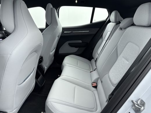 Volvo  EX30 Twin Motor Performance Ultra 69 kWh | 20 Inch LM | Stoel + Stuurverwarming | Pilot Assist | Harma... ActivLease financial lease