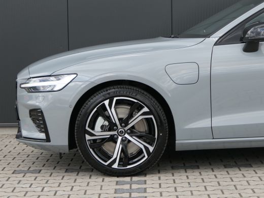 Volvo  V60 T6 Ultra Dark Recharge Plug-In Hybrid AWD | Massage | Panoramadak | 360 Camera | Adaptive Cruise ... ActivLease financial lease