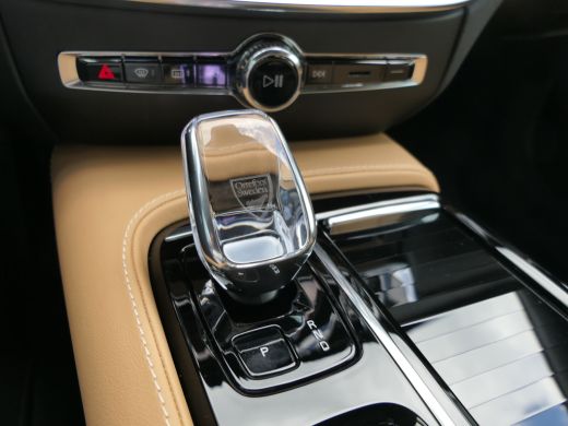 Volvo  V60 T6 Ultra Dark Recharge Plug-In Hybrid AWD | Massage | Panoramadak | 360 Camera | Adaptive Cruise ... ActivLease financial lease
