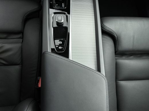 Volvo  XC60 Recharge T6 Plus Dark | PLATINUM GREY | Trekhaak | PDC + 360 Camera | Stoel + Stuurverw. | Panora... ActivLease financial lease