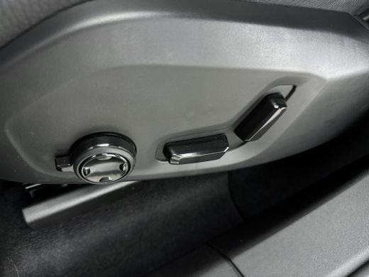 Volvo  XC60 Recharge T6 Plus Dark | Trekhaak | PDC + 360 Camera | Stoel + Stuurverw. | Panoramadak | Driver A... ActivLease financial lease