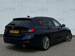 BMW 3 Serie Touring 320e Business Edition Plus NL AUTO | LEDER | STOELVERW | CARPLAY |