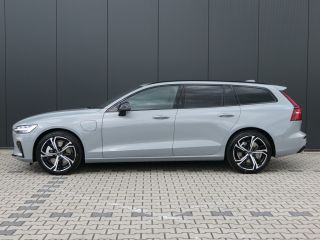 Volvo  V60 T6 Ultra Dark Recharge Plug-In Hybrid AWD | Massage | Panoramadak | 360 Camera | Adaptive Cruise ...