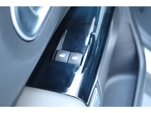 Citroën C4 Cactus Citroën 1.2 PURETECH 110PK SHINE PLUS / NAVI / CLIMA / LED / PDC / 17" LMV / CAMERA / KEYLESS / P... ActivLease financial lease