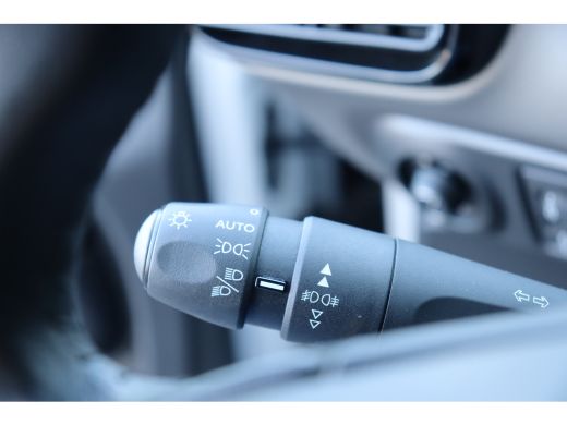 Citroën C4 Cactus Citroën 1.2 PURETECH 110PK SHINE PLUS / NAVI / CLIMA / LED / PDC / 17" LMV / CAMERA / KEYLESS / P... ActivLease financial lease