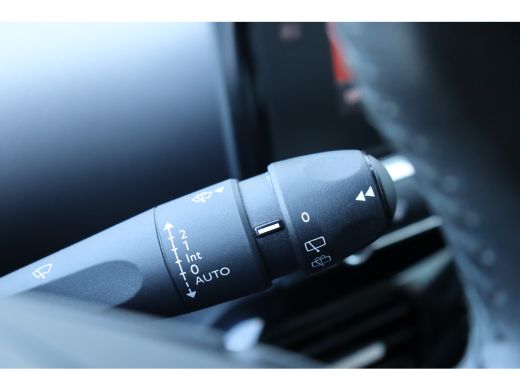 Citroën C4 Cactus Citroën 1.2 PURETECH 110PK SHINE PLUS / NAVI / CLIMA / LED / PDC / 17" LMV / CAMERA / KEYLESS / P... ActivLease financial lease
