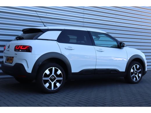 Citroën C4 Cactus Citroën 1.2 PURETECH 110PK SHINE PLUS / NAVI / CLIMA / LED / PDC / 17" LMV / CAMERA / KEYLESS / P... ActivLease financial lease