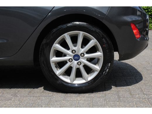 Ford Fiesta 1.0EB TITANIUM | NL-AUTO! | DEALER OH! | WINTERPACK | CRUISE CONTROL | LED | PARKEER SENSOREN 16"... ActivLease financial lease