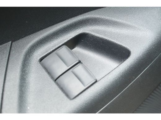 Peugeot 108 1.0 e-VTi Allure Climate C. | Camera | Chroom Pack | CarPlay | Bluetooth | Privacy Glass | Climat... ActivLease financial lease