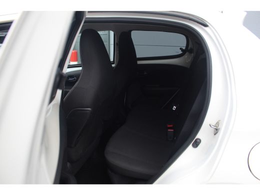 Peugeot 108 1.0 e-VTi Allure Climate C. | Camera | Chroom Pack | CarPlay | Bluetooth | Privacy Glass | Climat... ActivLease financial lease