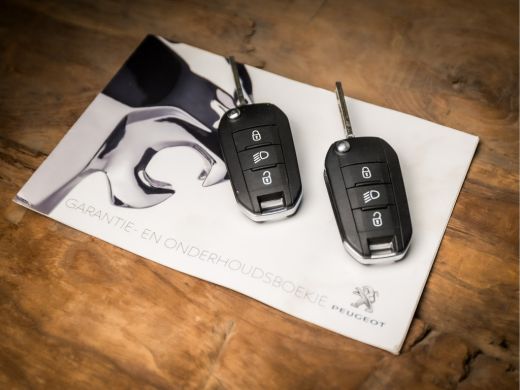 Peugeot 208 1.2 PureTech Sport (APPLE CARPLAY, GROOT NAVI, LED KOPLAMPEN, SPORTSTOELEN, CRUISE, LANE ASSIST, ... ActivLease financial lease