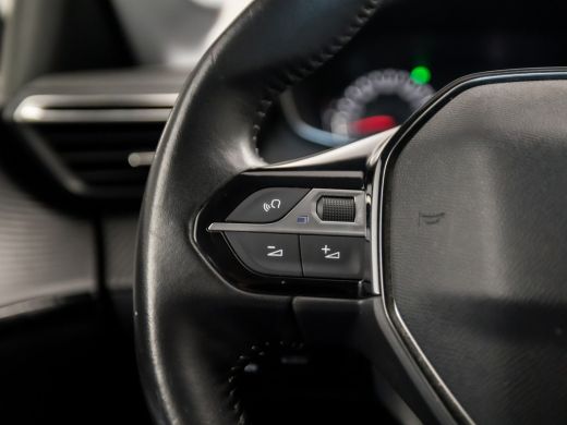Peugeot 208 1.2 PureTech Sport (APPLE CARPLAY, GROOT NAVI, LED KOPLAMPEN, SPORTSTOELEN, CRUISE, LANE ASSIST, ... ActivLease financial lease