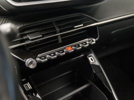 Peugeot 208 1.2 PureTech Sport (APPLE CARPLAY, GROOT NAVI, LED KOPLAMPEN, SPORTSTOELEN, CRUISE, LANE ASSIST, ... ActivLease financial lease