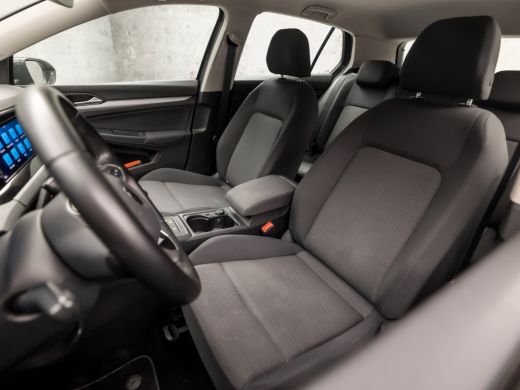 Volkswagen Golf 1.0 TSI Sport (APPLE CARPLAY, CLIMATE, LED KOPLAMPEN, SPORTSTOELEN, LM VELGEN, LANE ASSIST, NIEUW... ActivLease financial lease
