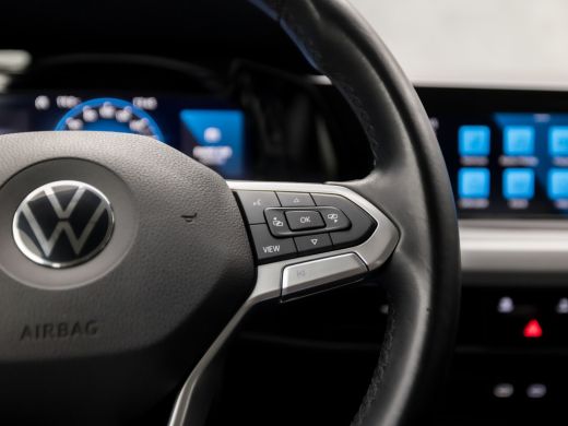 Volkswagen Golf 1.0 TSI Sport (APPLE CARPLAY, CLIMATE, LED KOPLAMPEN, SPORTSTOELEN, LM VELGEN, LANE ASSIST, NIEUW... ActivLease financial lease