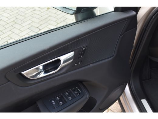Volvo  XC60 2.0 T6 Plug-in hybrid AWD Plus Dark | Pano | Trekhaak | 360CAM | ActivLease financial lease