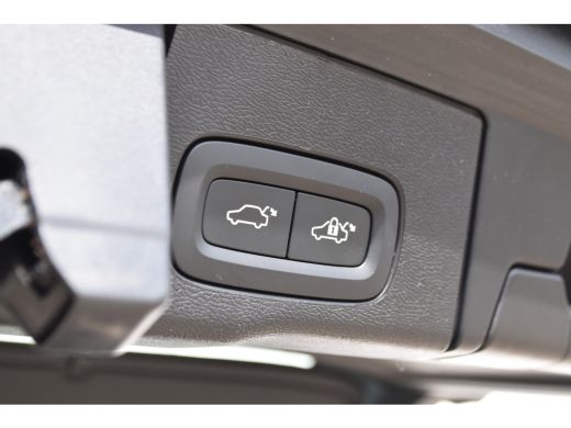 Volvo  XC60 2.0 T6 Plug-in hybrid AWD Plus Dark | Pano | Trekhaak | 360CAM | ActivLease financial lease