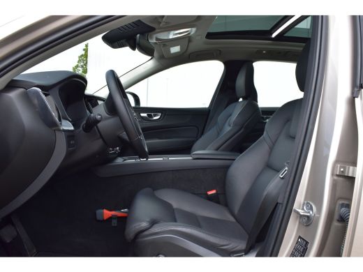 Volvo  XC60 2.0 T6 Plug-in hybrid AWD Plus Dark | Pano | Trekhaak | 360CAM | ActivLease financial lease