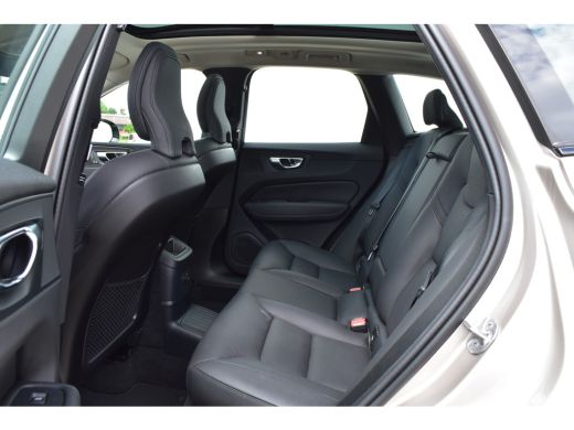 Volvo  XC60 2.0 T6 Plug-in hybrid AWD Plus Dark | Pano | Trekhaak | 360CAM | ActivLease financial lease