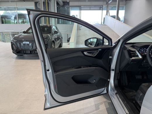 Audi Q4 e-tron 45 quattro Advanced edition 82 kWh | Trekhaak | Assistentiepakket | 286 pk Dit betreft een demo a... ActivLease financial lease