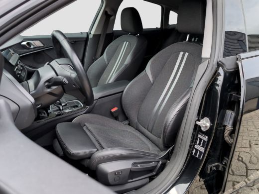 BMW 2 Serie Gran Coupé 216d Executive Edition | 17 inch | Navigatie | Sportstoelen | Cruise Control ActivLease financial lease