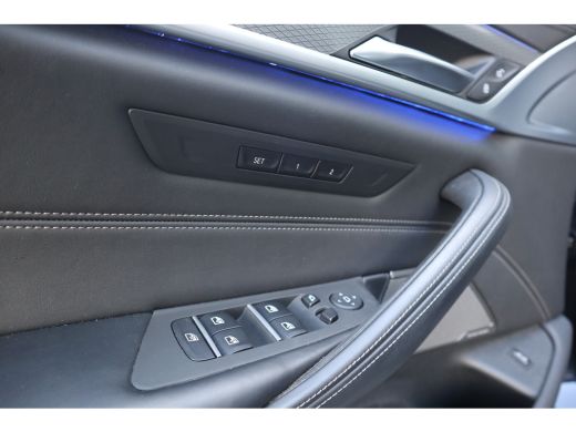 BMW 5 Serie 520i M-Sport High Executive Harman Kardon / Leder Dashboard / Camera / 19inch ActivLease financial lease