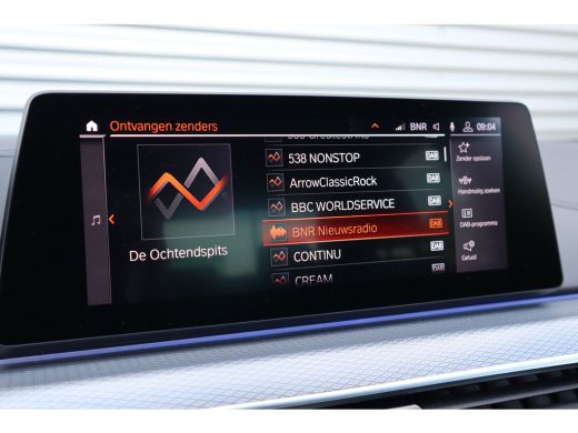 BMW 5 Serie 520i M-Sport High Executive Harman Kardon / Leder Dashboard / Camera / 19inch ActivLease financial lease