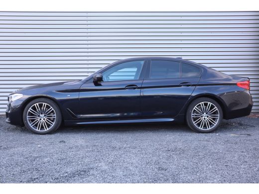 BMW 5 Serie 520i M-Sport High Executive Harman Kardon / Leder Dashboard / Camera / 19inch ActivLease financial lease