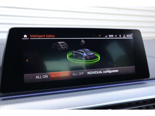 BMW 5 Serie 520i M-Sport High Executive Harman Kardon / Leder Dashboard / Camera / 19inch ActivLease financial lease